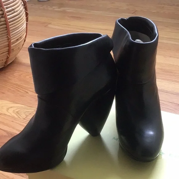 Max Studio Umberto Women’s Leather Booties - Picture 7 of 12